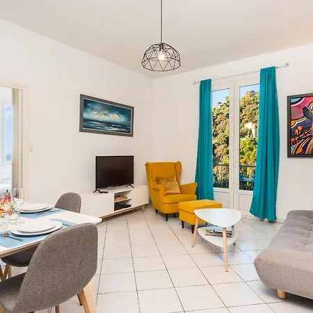 Beautiful & Large Sea View Apartment