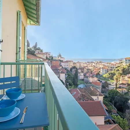 Beautiful & Large Sea View Apartment