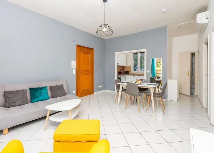 Beautiful & Large Sea View Apartment *