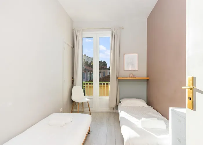 Beautiful & Large Sea View *